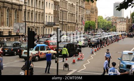 Black Taxis a Londra dimostra contro la licenza di UBER, Londra, Regno Unito Foto Stock