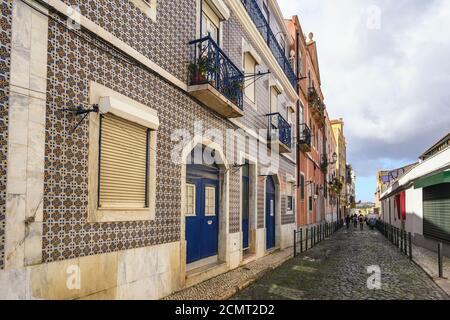 Lisbona portogallo, skyline della città di strada locale a Lisbona il quartiere Baixa Foto Stock