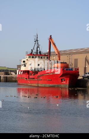 Wyre Marine Services Grab Hopper drager, Admiral Day, una nave rossa, ancorata alla banchina a Glasson Dock, Lancashire, Inghilterra il 17 settembre 2020 Foto Stock