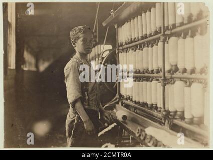 John Dempsey (guardato 11 o 12) anni. Ha detto che ha aiutato solo il sabato. Jackson Mill, Fiskeville, R. I. (uno dei mulini B. e R. Knight). Lavorava fedelmente nel Foto Stock