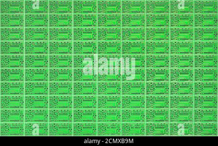 Schede a circuito stampato di piccole dimensioni moltiplicate su un circuito stampato a foglio verde solido come sfondo, concetto per lo sviluppo di circuiti elettronici. Foto Stock