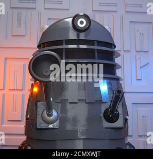 Dalek dal medico che BBCtv. Versione grigia e nera, come è stato presentato durante gli anni '70 quando Jon Pertwee, Tom Baker e Peter Davison li hanno battuto sulla t Foto Stock
