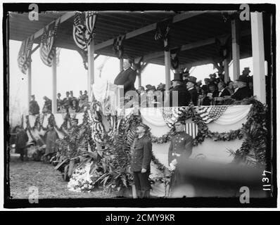 JONES, GIOVANNI PAOLO. DEDICAZIONE DEL MONUMENTO, 4-17-12. TAFT PARLANDO Foto Stock