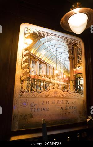 Mercato Leadenhall - creature notturne - Scultura nella città Foto Stock