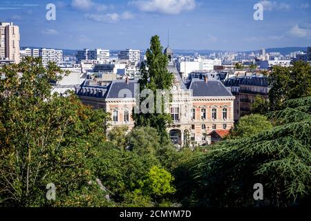 Vista del Municipio del 19° distretto dal Buttes-Chaumont, Parigi Foto Stock