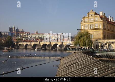 Museo Bedrich Smetana, Ponte Carlo e collina del Castello, Praga Foto Stock