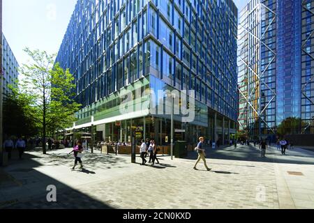 Edificio con pinna blu e neo bankside Foto Stock