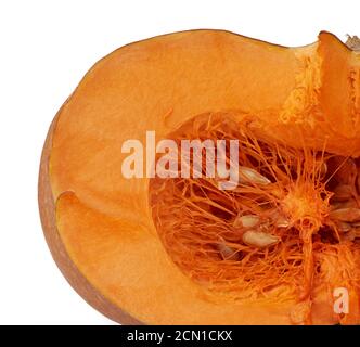 metà della zucca grande arancione con i semi Foto Stock