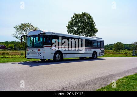 Gettysburg, Pennsylvania, USA - 6 settembre 2020: Un autobus Gettysburg Battlefield Tour è parcheggiato vicino al Pennsylvania Memorial nel Gettysburg National Military Foto Stock