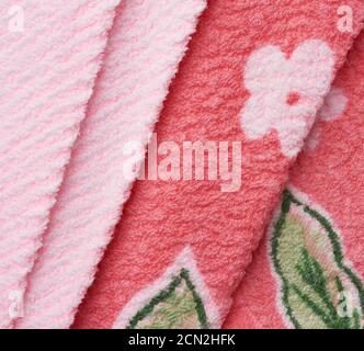 consistenza di nuovi asciugamani rosa, telaio pieno Foto Stock
