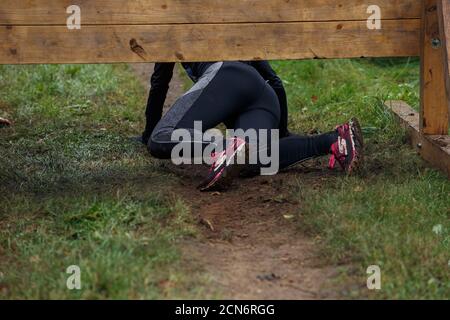 Città Ikskile, Lettonia. Le persone si allenano e si esercitano in natura. Foto di viaggio.29.08.2020 Foto Stock