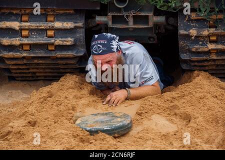 Città Ikskile, Lettonia. Le persone si allenano e si esercitano in natura. Foto di viaggio.29.08.2020 Foto Stock
