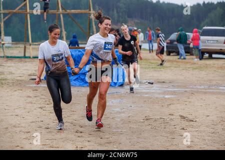 Città Ikskile, Lettonia. Le persone si allenano e si esercitano in natura. Foto di viaggio.29.08.2020 Foto Stock