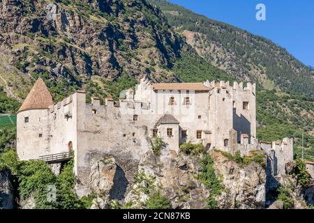 L'antico castello di Castelbello Ciardes, Alto Adige, Italia, in una giornata di sole Foto Stock