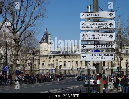 Cartelli stradali a Parigi. Foto Stock