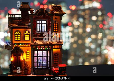 Edificio occidentale della casa di antiquariato e vista notturna Foto Stock