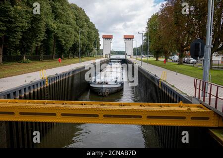 Sluice Delden chiamato anche Sluice Wiene nel canale di twente, fatto per livellare una differenza di livello di 6 metri, regione Twente Paesi Bassi Foto Stock