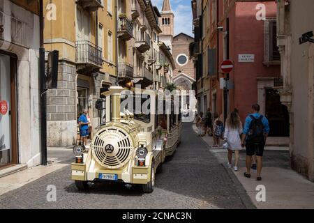 Treno turistico a Verona, Veneto, Italia, Europa. Foto Stock