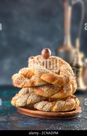 Tradizionali bagel Turchi Simit. Foto Stock