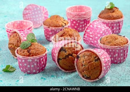 Muffin fatti in casa con ribes nero. Foto Stock