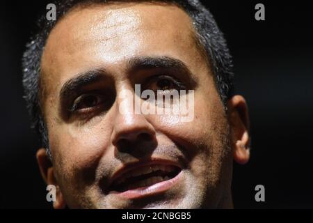 Napoli, Italia. 17 Settembre 2020. Il Ministro degli Affari Esteri e membro del movimento politico 5 Stelle, Luigi di Maio, Interviene in una riunione per il sì al referendum costituzionale che sarà votato in Italia il 20 e 21 settembre per il taglio dei parlamentari e per sostenere la candidatura alla Presidenza della Regione Campania Valeria Ciarambino. Credit: Agenzia fotografica indipendente/Alamy Live News Foto Stock