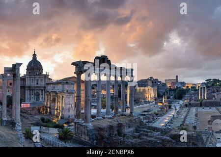 Foro Romano di sunrise, Roma, Italia Foto Stock