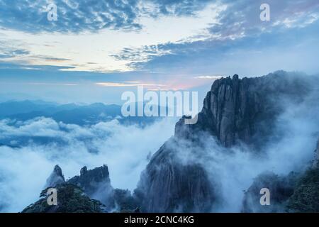 monte sanqing al tramonto Foto Stock