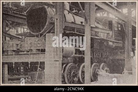 . La rivista dei dipendenti di Baltimora e Ohio . ce è stata ampliata a livello di pori, e potremmo anche dire, potenziata, dalla presenza di Miss sue Elmore, che ha agito come nostra Signora del carbone. Non è ufficiale, ma si dice che JackWeber ha un assistente efficiente a Oakley.Pete Conoverhas sta agendo in questa capacità.queste informazioni sono state raccolte dal tenore dolcemente vocalizzato alla fine ovest di Oakley, che, crediamo, è stato un po 'messo fuori a causa dell'usurpation del titolo. Tutti gli ordini ricevuti per selvaggina da CharlesBurke e Charles Fisher dovevano essere annullati quando tornarono con solo quattro Foto Stock