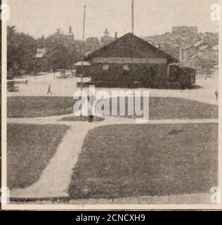 . Rivista dei dipendenti di Baltimora e Ohio . - Park by the Keyserpeople e il suo aspetto attraente è muchappreciated da loro. f. Il nostro Frciglit Stntion l,;twii è (.(jiiinunity IarkIII Keyser la nostra casa rotonda a Keyser è solo metà casa, come la foto mostra. Containstwenty-four bancarelle, con sala caldaia, machineshop e reparto elettrico situato nella parte orientale. Il reparto elettrico è uno dei più fini sul sistema ed è presiedover da W. T. Wells, che mantiene tutto il everythingshining. Una piattaforma girevole da 100 piedi, che è stata installata nuovamente e che è azionata da una potenza di circa 20 cavalli Foto Stock