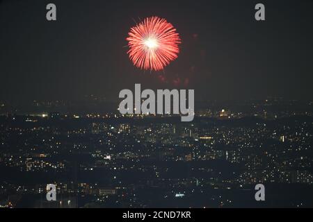 Spettacolo di fuochi d'artificio Chofu visibile dalla Torre dei luoghi di interesse di Yokohama Foto Stock