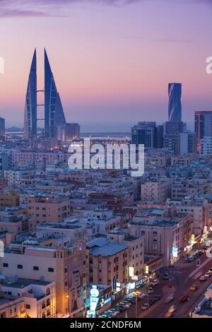 Vista dello skyline della città, Manama, Bahrain, Medio Oriente Foto Stock