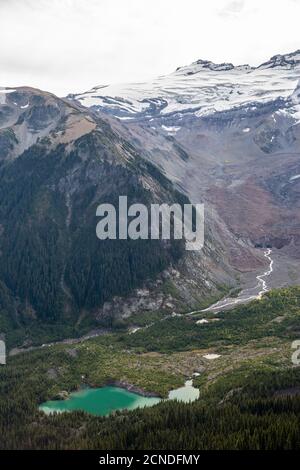 Lago di acqua dolce sul monte Rainier dal Burroughs Mountain Trail, Mount Rainier National Park, Washington state, Stati Uniti d'America Foto Stock