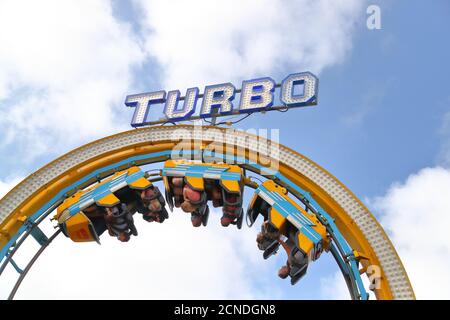 Montagne russe al Brighton Palace Pier, Regno Unito Foto Stock