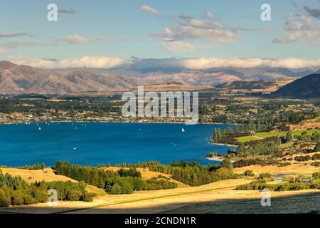 Lago Wanaka in serata, Otago, Isola del Sud, Nuova Zelanda, Pacifico Foto Stock