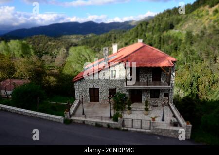 casa eautiful in montagna, grecia Foto Stock