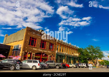 Vista sulla strada dei negozi di Downtown Rapid City, South Dakota, Stati Uniti d'America Foto Stock