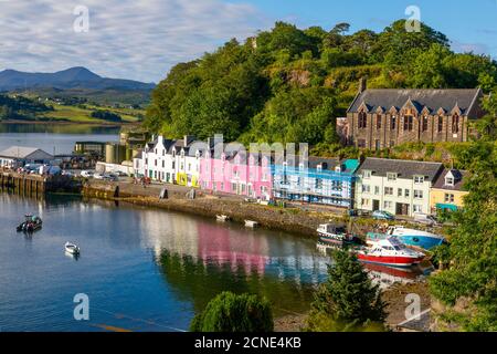 Portree Harbour, Isola di Skye, Inner Hebrides, Highlands and Islands, Scozia, Regno Unito, Europa Foto Stock