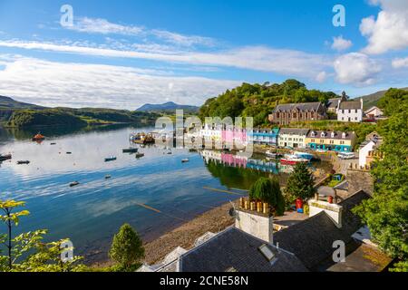 Portree Harbour, Isola di Skye, Inner Hebrides, Highlands and Islands, Scozia, Regno Unito, Europa Foto Stock