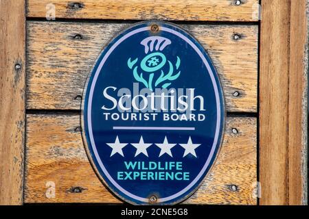 Primo piano del cartello Scottish Tourism Board Wildlife Experience Foto Stock