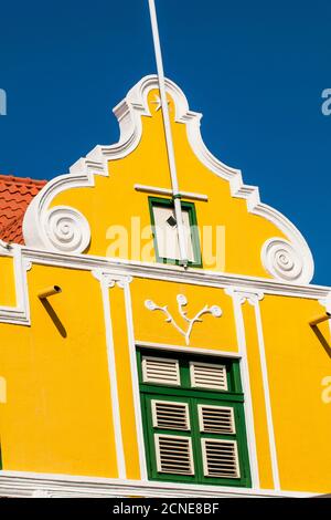 Edifici colorati, architettura nella capitale Willemstad, Curacao, Isole ABC, Antille olandesi, Caraibi, America Centrale Foto Stock