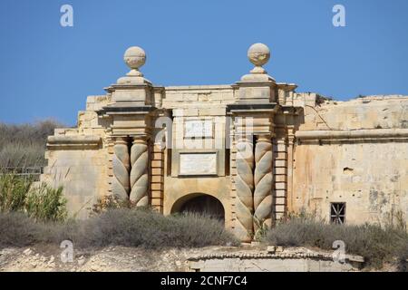 Dettaglio di Fort Ricasoli con vista sul Grand Harbour, Malta Foto Stock