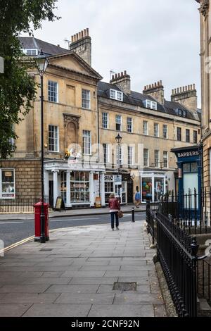 Architettura georgiana e le imprese in Argyle Street, Città di Bath, Somerset, Inghilterra, Regno Unito Foto Stock