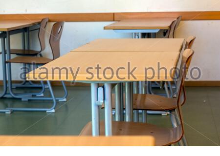 Scriva in un'aula bavarese come molti studenti nello stato auto-isolato. Foto Stock