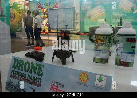 Bogor, Indonesia. 17 Settembre 2020. Una replica di drone agricolo è visto al National Soil and Agriculture Museum, a Bogor, Giava Occidentale, Indonesia. Il National Land and Agriculture Museum mostra la storia dell'agricoltura in Indonesia, chiusa al pubblico a causa dell'epidemia di coronavirus. (Foto di Adriana/INA Photo Agency) Credit: Sipa USA/Alamy Live News Foto Stock