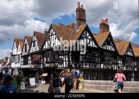 Canterbury, è una città cattedrale nel sud-est dell'Inghilterra, era un luogo di pellegrinaggio nel Medioevo. Antiche mura, originariamente costruite dai Romani, Foto Stock