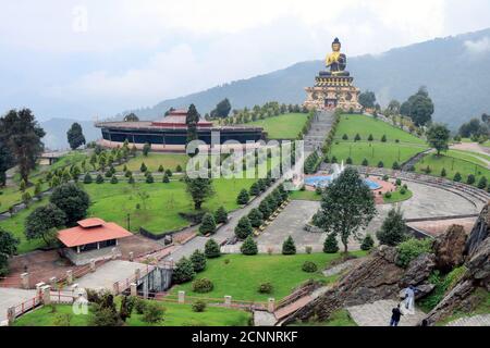 Buddha Parco di Ravangla. Bella statua enorme di Buddha Signore, a Ravangla, Sikkim, India. Statua del Buddha di Gautam nel Parco del Buddha di Ravangla, Sikkim Foto Stock