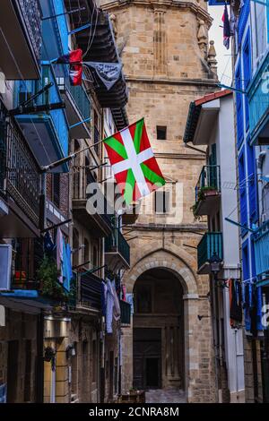 Bandiera dei Paesi Baschi in Getaria. Foto Stock