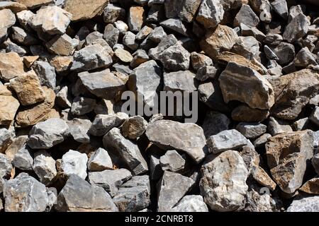 Pietre di roccia grandi grigie e sfondo di detriti Foto Stock