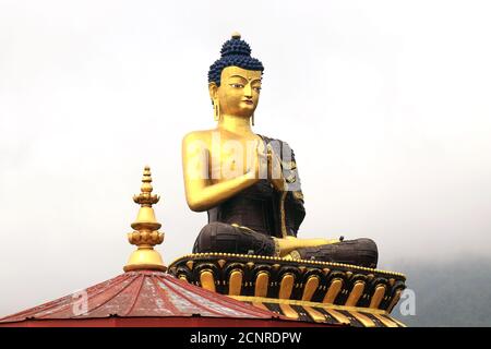 Buddha Parco di Ravangla. Bella statua enorme di Buddha Signore, a Ravangla, Sikkim, India. Statua del Buddha di Gautam nel Parco del Buddha di Ravangla, Sikkim Foto Stock