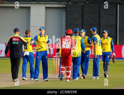 Manchester, Regno Unito. 18 settembre 2020. ; Emirates Old Trafford, Manchester, Lancashire, Inghilterra; Vitality Blast T20 Cricket, Lancashire Lightning contro Durham; Durham festeggia alla fine della partita, dopo aver bocciato il Lancashire in 15 punti per vincere di 74 punti Foto Stock